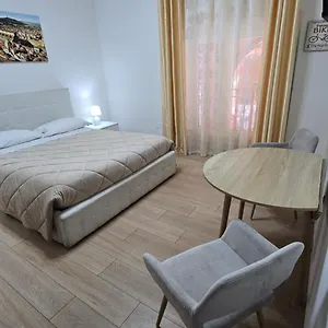 κάντε κράτηση εδώ